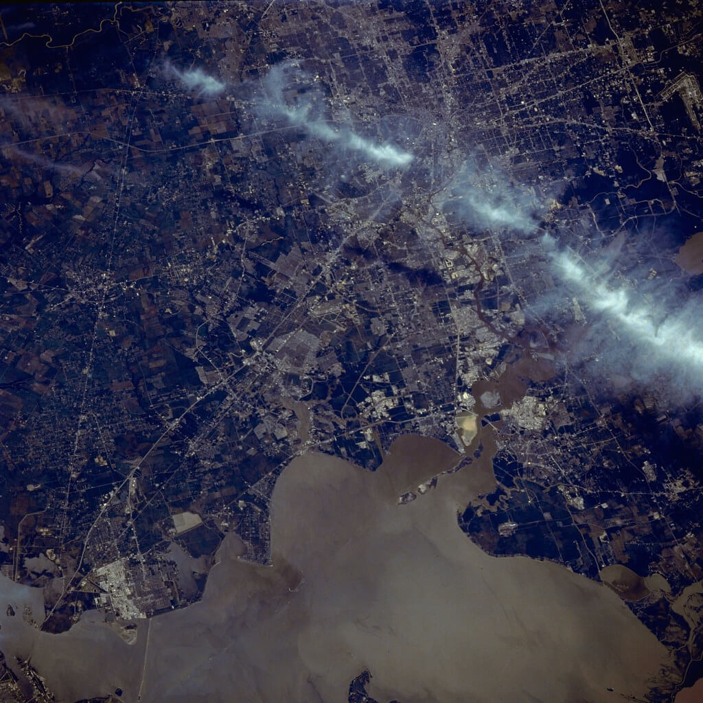 sts039-085-040